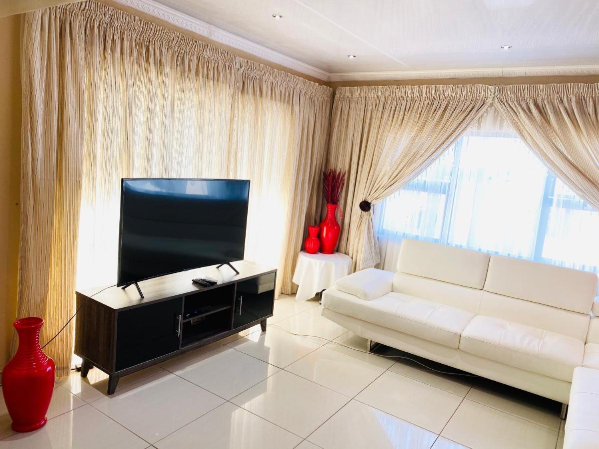River Valley Guest House บัตเทอร์เวิร์ท ภายนอก รูปภาพ